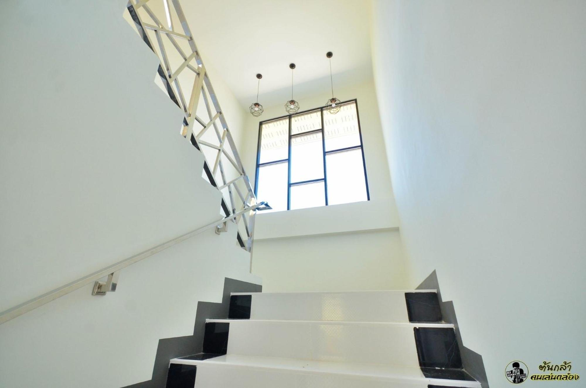แอ่ว-ดีld Hotel&Residences Ngao Екстер'єр фото