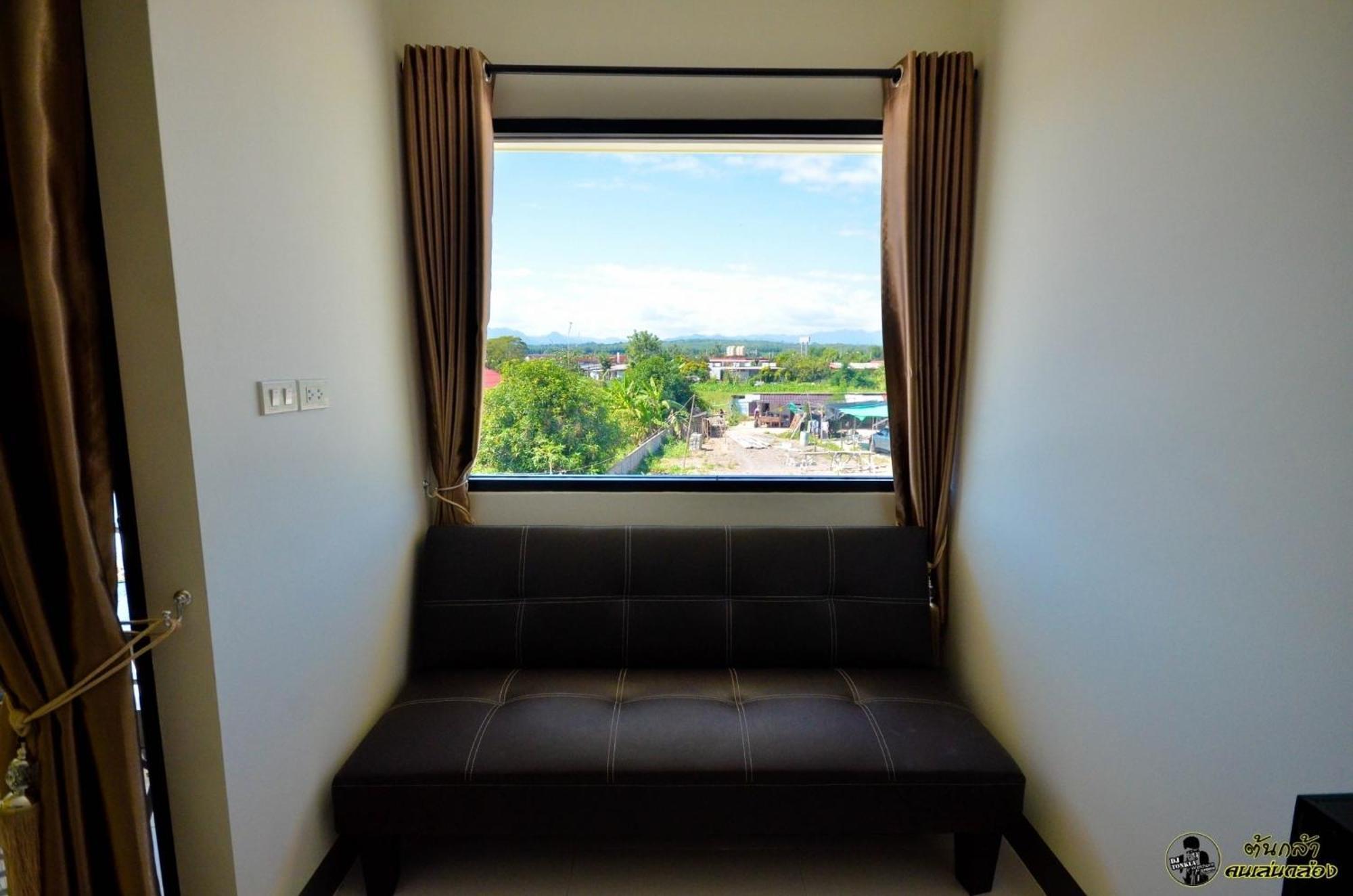 แอ่ว-ดีld Hotel&Residences Ngao Екстер'єр фото