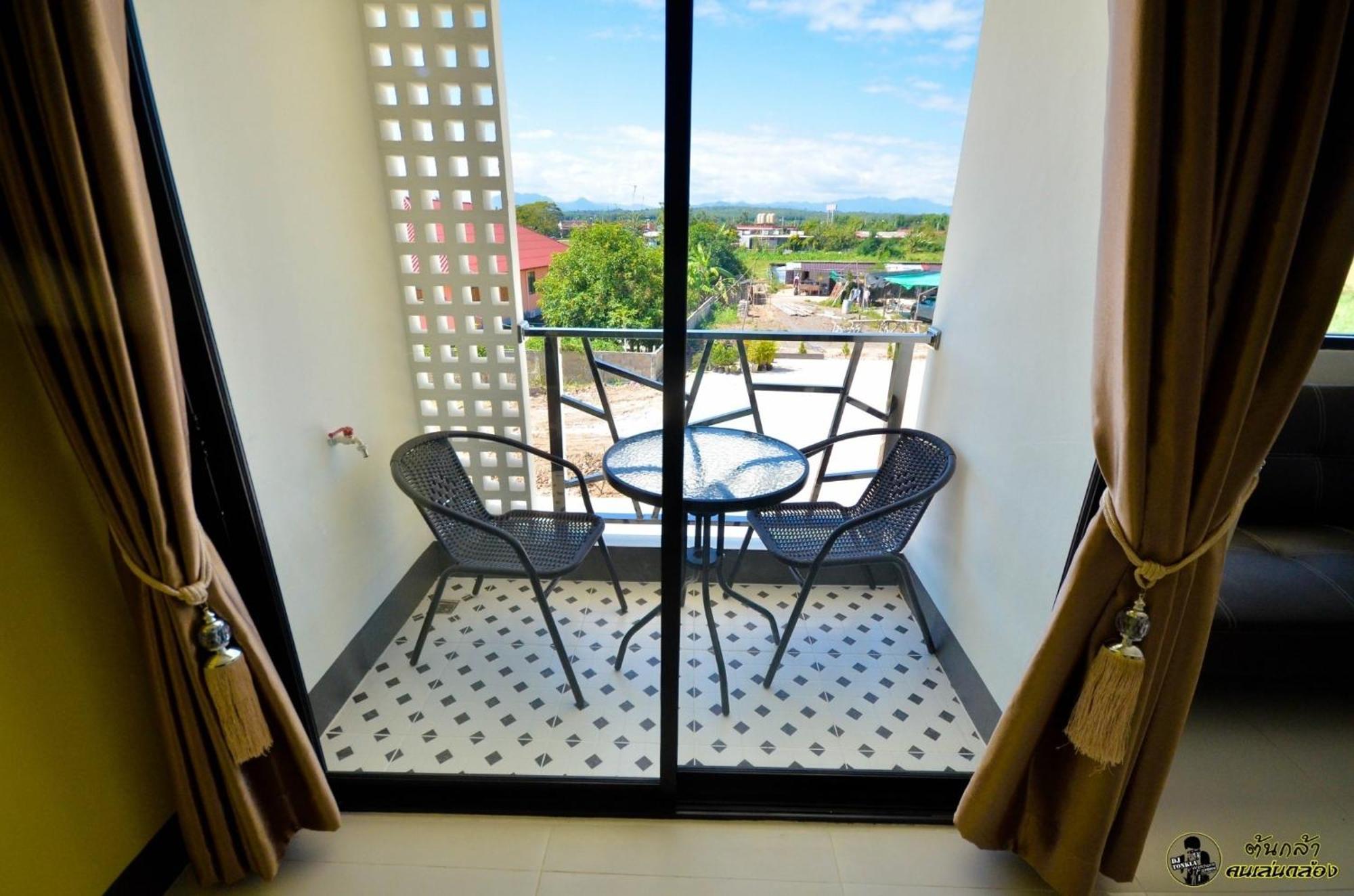 แอ่ว-ดีld Hotel&Residences Ngao Екстер'єр фото