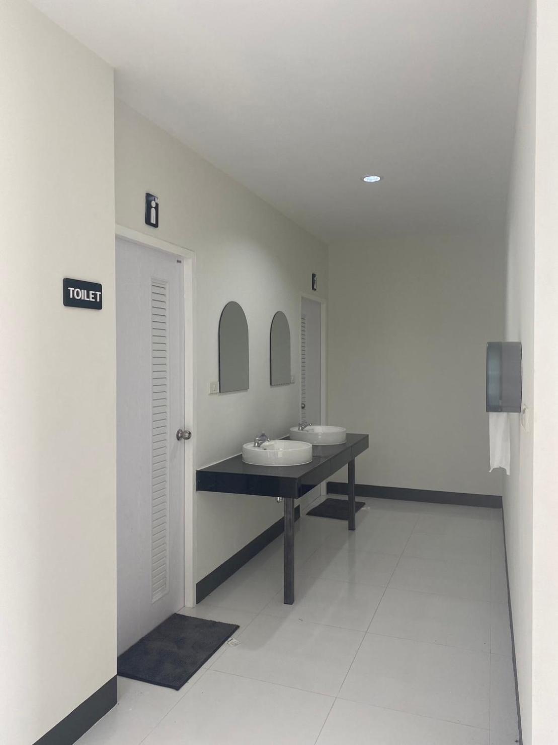 แอ่ว-ดีld Hotel&Residences Ngao Екстер'єр фото
