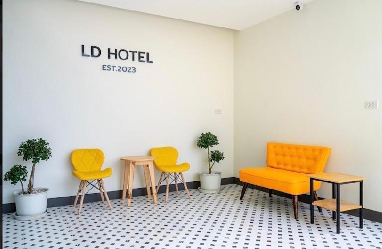 แอ่ว-ดีld Hotel&Residences Ngao Екстер'єр фото